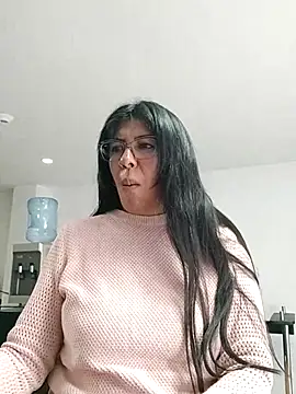 aisha latina online show from 28, 10, 2025