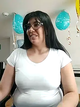Snapshot of aisha_latina chatting on 2, 6, 2026 aisha latina online show from 2, 6, 2026