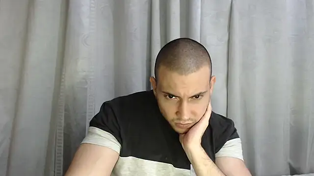 Snapshot of Armando_2002 chatting on 2, 10, 2025 Armando 2002 online show from 2, 10, 2025