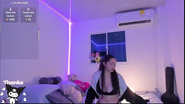 Snapshot of MollyG18 chatting on 2, 2, 2025 MollyG18 online show from 2, 2, 2025