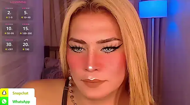 Snapshot of QUEEN_GIAMOORE69 chatting on 14, 12, 2024 QUEEN GIAMOORE69 online show from 14, 12, 2024