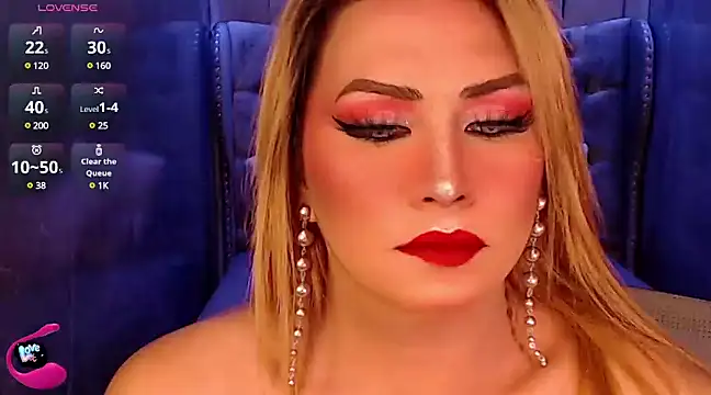 Snapshot of QUEEN_GIAMOORE69 chatting on 8, 3, 2025 QUEEN GIAMOORE69 online show from 8, 3, 2025