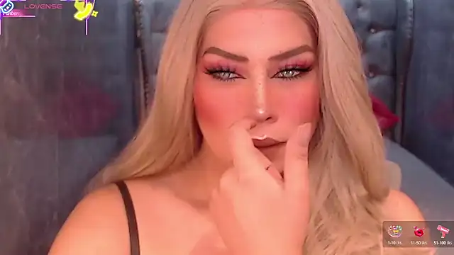 Snapshot of QUEEN_GIAMOORE69 chatting on 23, 9, 2025 QUEEN GIAMOORE69 online show from 23, 9, 2025