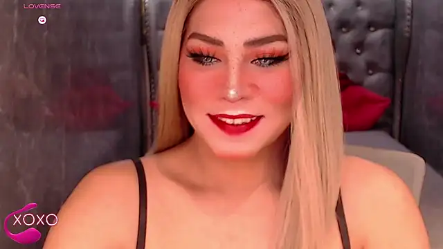 Snapshot of QUEEN_GIAMOORE69 chatting on 26, 9, 2025 QUEEN GIAMOORE69 online show from 26, 9, 2025