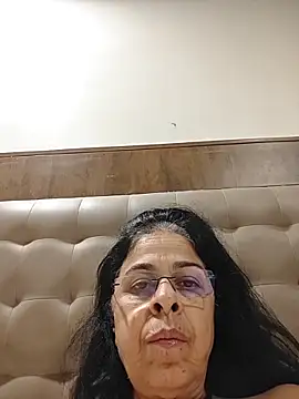 Snapshot of Susannemilf chatting on 8, 10, 2025 Susannemilf online show from 8, 10, 2025