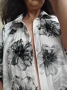 Snapshot of Susannemilf chatting on 19, 10, 2025 Susannemilf online show from 19, 10, 2025