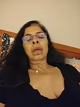 Snapshot of Susannemilf chatting on 12, 11, 2025 Susannemilf online show from 12, 11, 2025