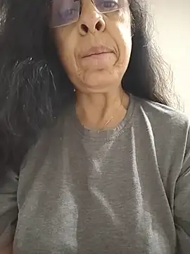 Snapshot of Susannemilf chatting on 17, 11, 2025 Susannemilf online show from 17, 11, 2025