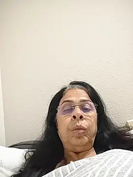 Snapshot of Susannemilf chatting on 18, 11, 2025 Susannemilf online show from 18, 11, 2025