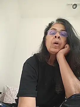 Snapshot of Susannemilf chatting on 22, 11, 2025 Susannemilf online show from 22, 11, 2025