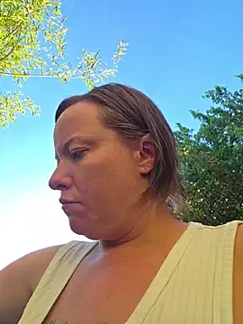 Snapshot of julimonroe chatting on 18, 6, 2026 julimonroe online show from 18, 6, 2026