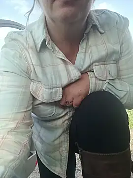 Snapshot of Saysomething3 chatting on 4, 12, 2025 Saysomething3 online show from 4, 12, 2025