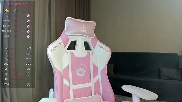 JenniferQueen11 online show from 12, 1, 2025