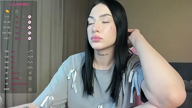 JenniferQueen11 online show from 14, 1, 2025