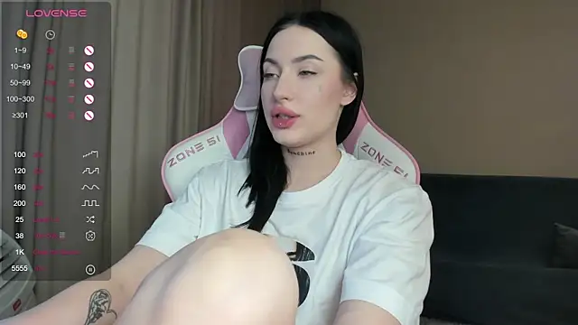 JenniferQueen11 online show from 19, 1, 2025