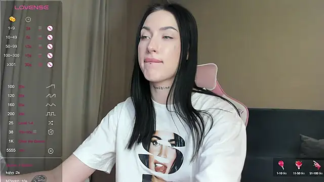 JenniferQueen11 online show from 19, 1, 2025