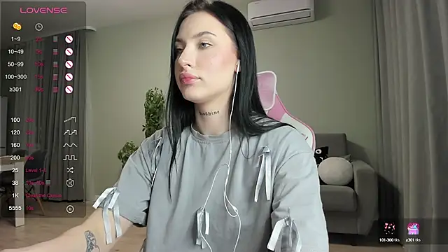 JenniferQueen11 online show from 12, 2, 2025