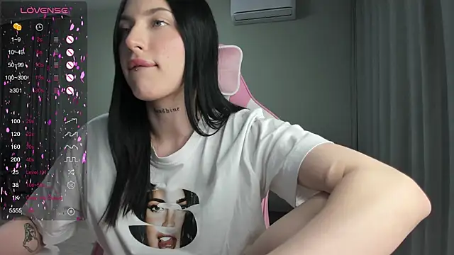 JenniferQueen11 online show from 15, 2, 2025