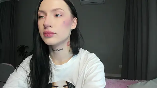 JenniferQueen11 online show from 12, 9, 2025