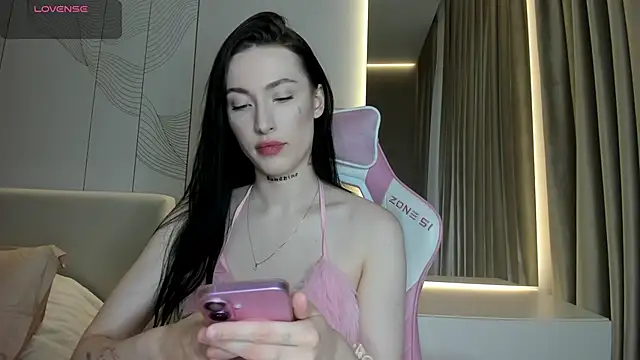 JenniferQueen11 online show from 13, 4, 2026