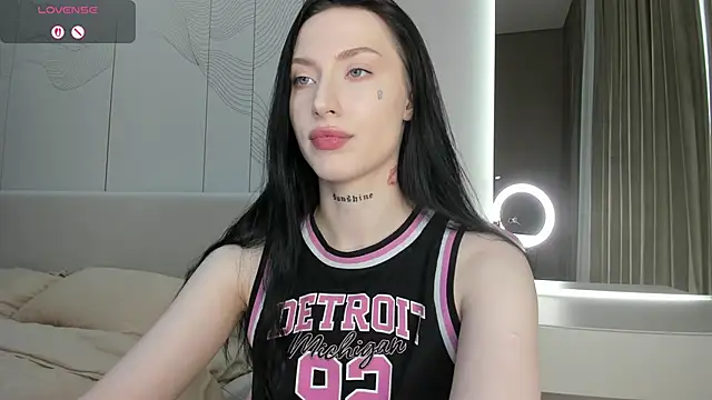 JenniferQueen11 online show from 5, 6, 2026