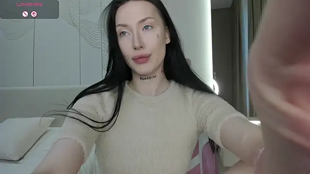 JenniferQueen11 online show from 10, 6, 2026