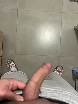 Snapshot of Vld121 chatting on 5, 3, 2025 Vld121 online show from 5, 3, 2025