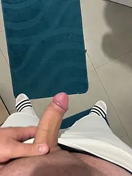 Snapshot of Vld121 chatting on 8, 10, 2025 Vld121 online show from 8, 10, 2025