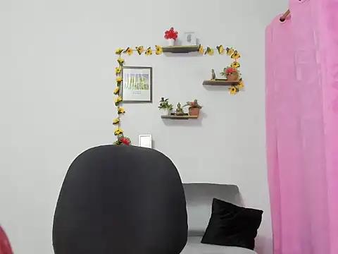 Snapshot of lorenitabella chatting on 13, 9, 2025 lorenitabella online show from 13, 9, 2025