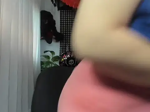 Snapshot of lorenitabella chatting on 13, 10, 2025 lorenitabella online show from 13, 10, 2025