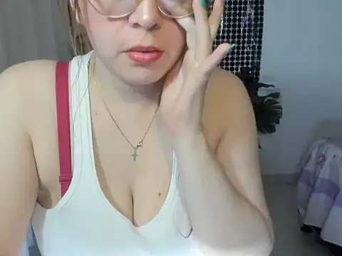 Snapshot of lorenitabella chatting on 19, 11, 2025 lorenitabella online show from 19, 11, 2025