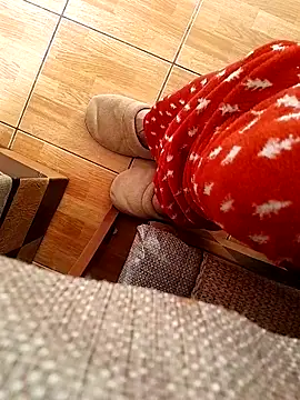 feet toes online show from 5, 3, 2025