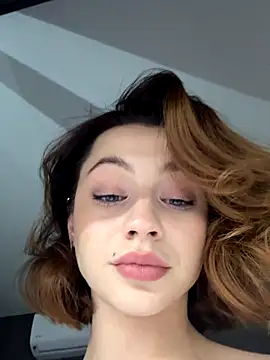 Camilla Railian online show from 15, 10, 2025