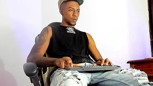 Snapshot of YeremiBrowm chatting on 12, 3, 2025 YeremiBrowm online show from 12, 3, 2025