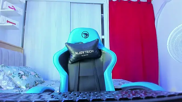 Lunastar02 online show from 4, 12, 2025