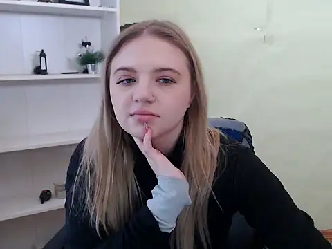 Snapshot of CrazyGloria chatting on 18, 2, 2025 CrazyGloria online show from 18, 2, 2025