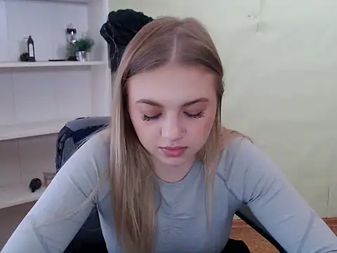 Snapshot of CrazyGloria chatting on 5, 3, 2025 CrazyGloria online show from 5, 3, 2025