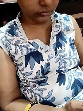 Snapshot of Diya_143 chatting on 26, 10, 2025 Diya 143 online show from 26, 10, 2025