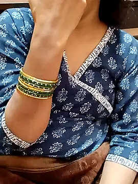 Snapshot of Diya_143 chatting on 14, 11, 2025 Diya 143 online show from 14, 11, 2025