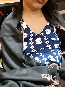 Snapshot of Diya_143 chatting on 23, 11, 2025 Diya 143 online show from 23, 11, 2025