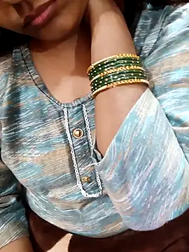 Snapshot of Diya_143 chatting on 24, 11, 2025 Diya 143 online show from 24, 11, 2025