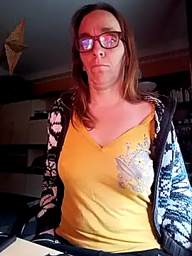 Dettybitch40 online show from 5, 10, 2025