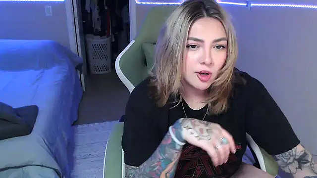 nativepumpkin95 online show from 27, 1, 2025