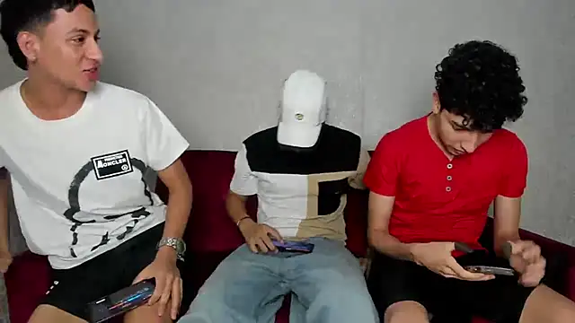 Snapshot of pelusos_mens chatting on 28, 12, 2024 pelusos mens online show from 28, 12, 2024