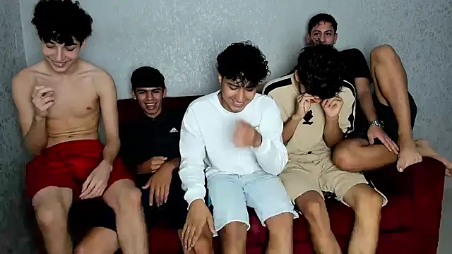 Snapshot of pelusos_mens chatting on 3, 2, 2025 pelusos mens online show from 3, 2, 2025