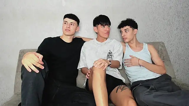 Snapshot of pelusos_mens chatting on 4, 10, 2025 pelusos mens online show from 4, 10, 2025