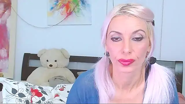 HoneyLara online show from 6, 10, 2025