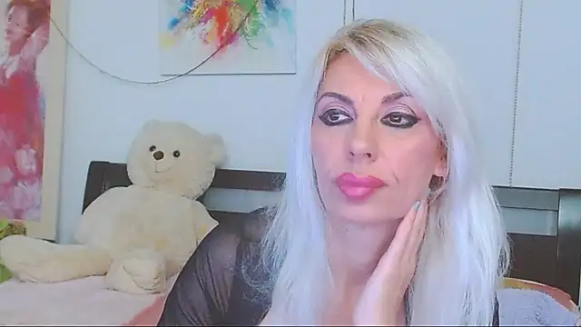 HoneyLara online show from 11, 4, 2026