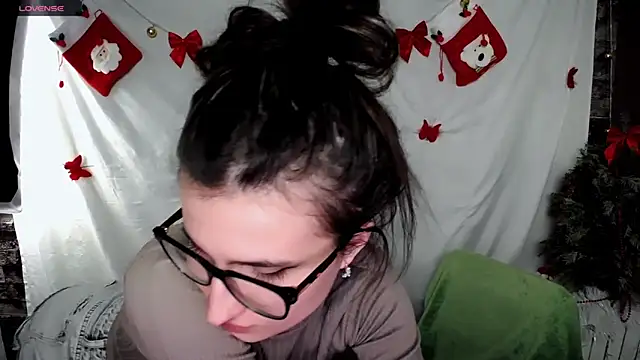 Snapshot of MaryEm976 chatting on 5, 1, 2025 MaryEm976 online show from 5, 1, 2025