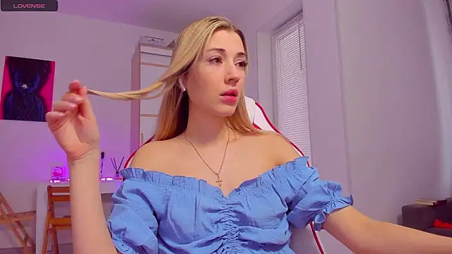 HotCarolineXO online show from 3, 2, 2025